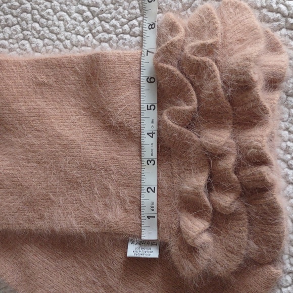 NWT C.C. Fashion Collection Angora Blend Ruffle Tan Scarf - Picture 6 of 8